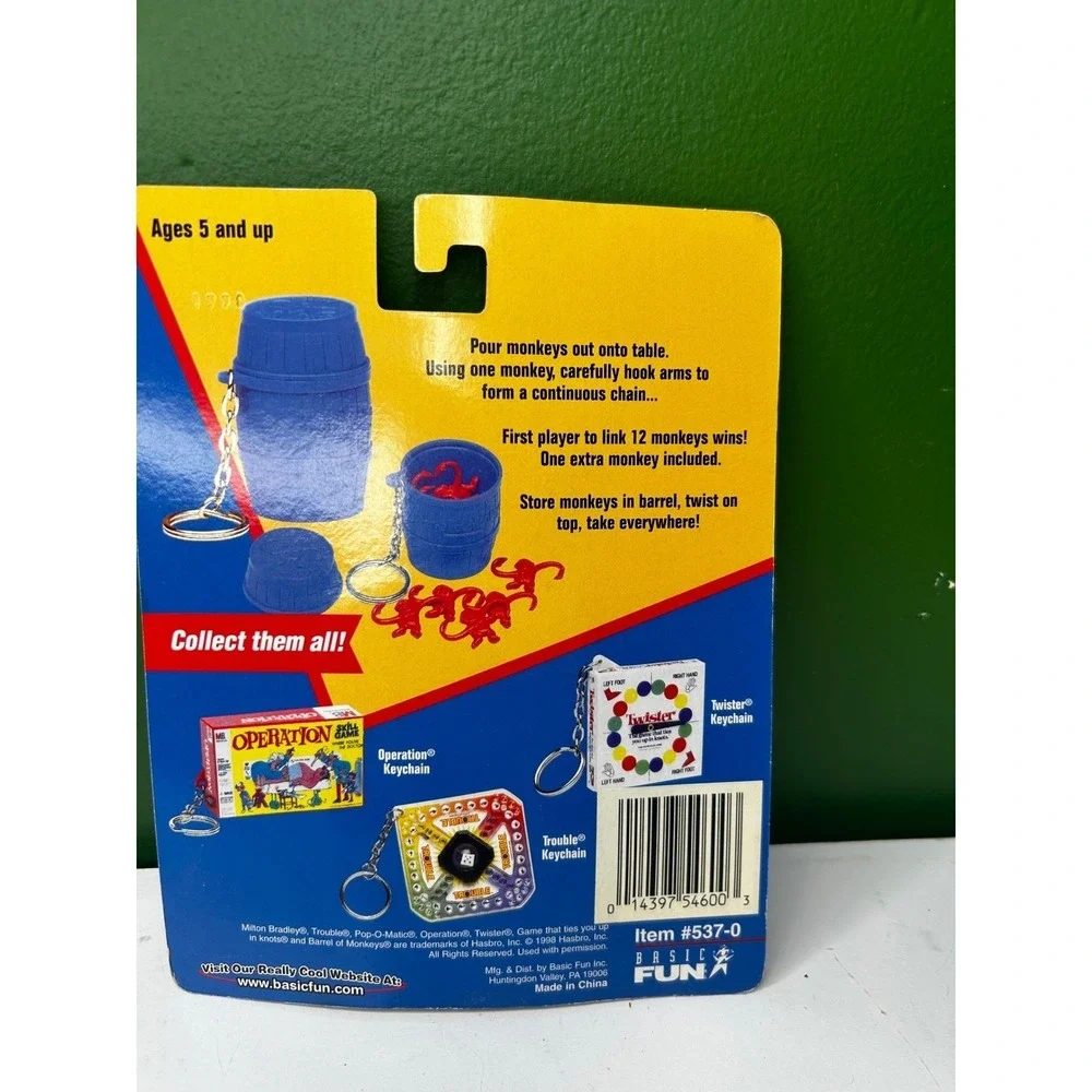 Vintage 1998 Barrel of Monkeys Keychain Basic Fun Mini Game Blue Barrel 537-0 NI
